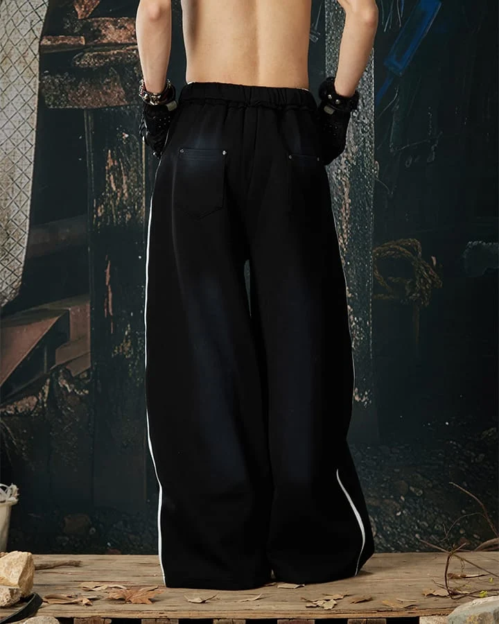 KIIKIO High Street Printed Sweatpants
