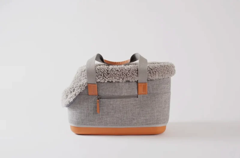 Graue Hundetasche mit Fell