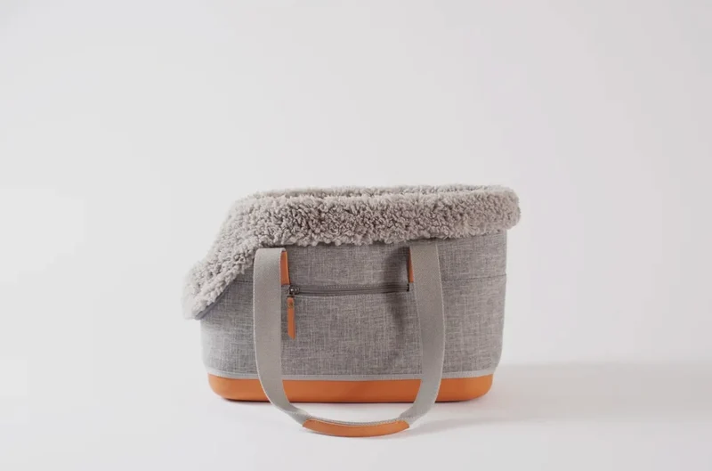 Graue Hundetasche mit Fell