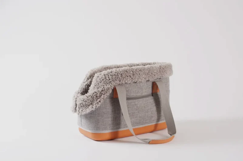Graue Hundetasche mit Fell