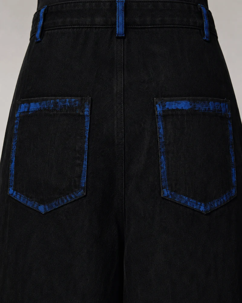 Dark American-Style Cut Studded Cropped Jeans