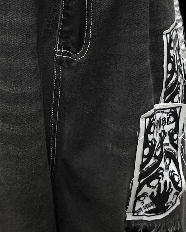 Distressed Gothic Graphic Denim Shorts（ Belt included )