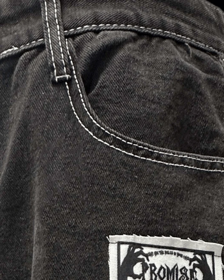 Distressed Gothic Graphic Denim Shorts（ Belt included )
