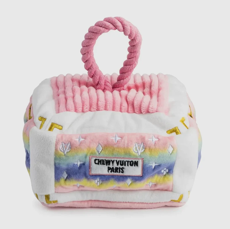 Chewy Vuiton Trunk Hundespielzeug pink