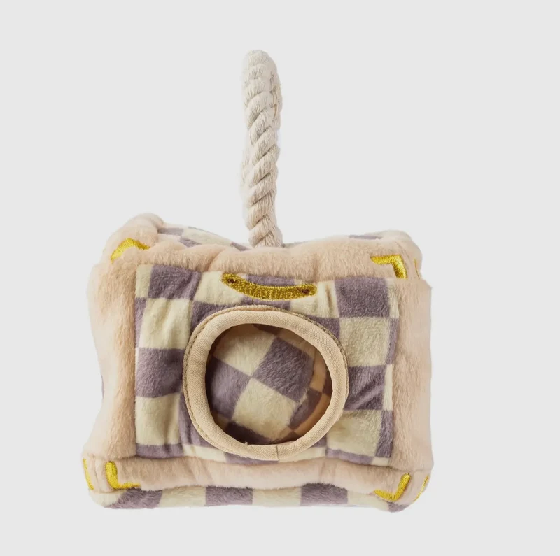 Chewy Vuiton Trunk Hundespielzeug checker