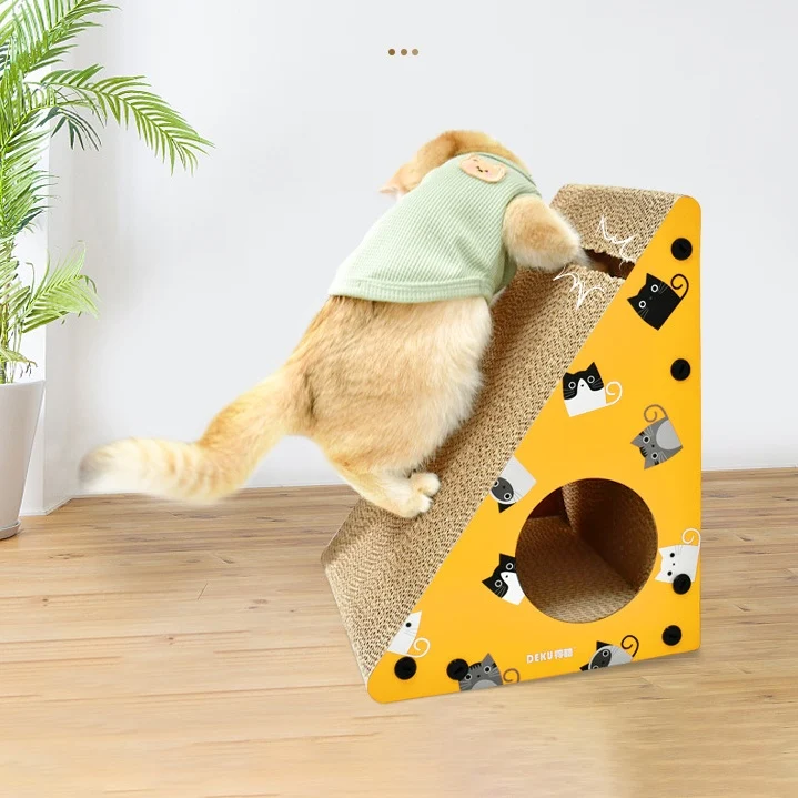 Kratzpappe Katze, Dreieckige Katzenkratzscheibe mit Loch, Spielzeug für Katzen mit Klingelball, Gelb