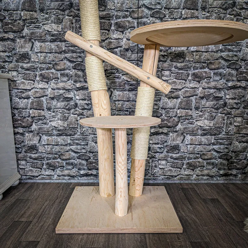 Naturkratzbaum C0011 Kratzbaum Natur Holz Design 135 cm hoch Katzenbaum