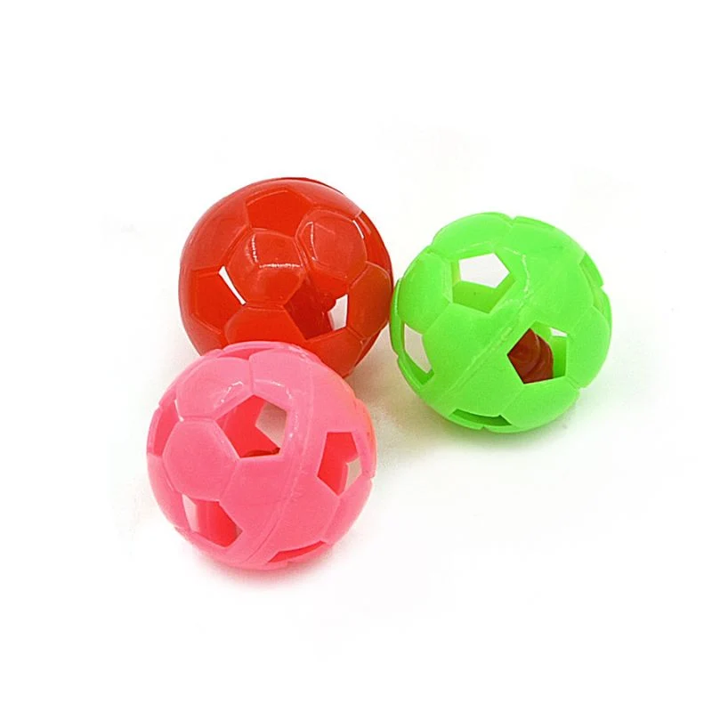 Spielzeug Katze, Katzenball in Fußball-Design mit integriertem Glöckchen im hohlen Inneren, Durchmesser 3,8 cm, Farbe zufällig (1 Stück)