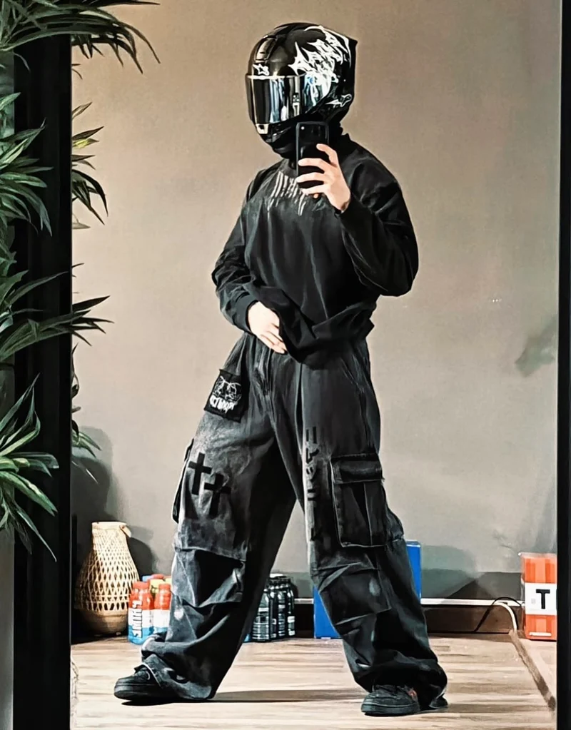 Dark Graffiti Patchwork Cargo Jeans（Free Belt and Chain Included）