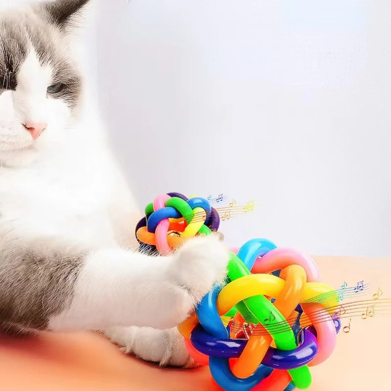 Katzenspielzeug, Interaktive 9 cm Buntes Hohl Katzenball Eingebaute Klingel für alle Katzenliebhaber & Spielen