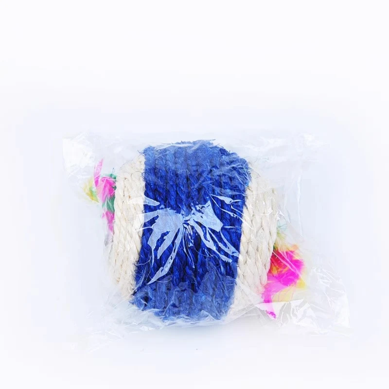 Spielzeug Katze, Sisal Katzenball mit Federn,Durchmesser 7 cm, interaktives Katzenspielzeug für drinnen Katzen, Farbe zufällig (1 Stück)