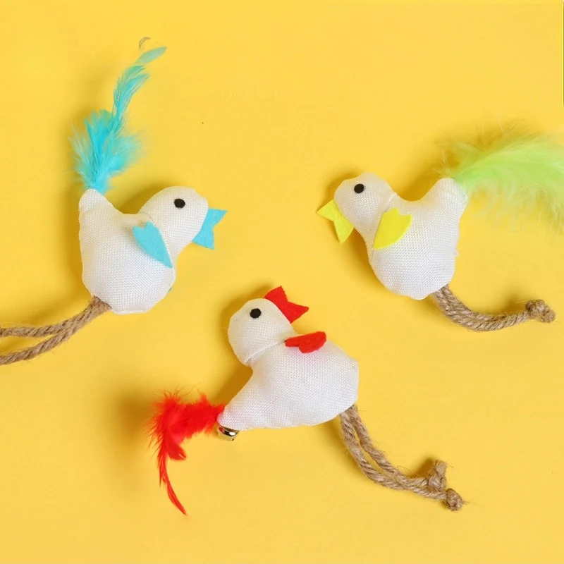 Katze Spielzeug, Kauspielzeug für Katzen im kleinen Hühnerdesign, mit Katzenminze, Feder und Glöckchen, 3er Set in Blau, Grün und Rot