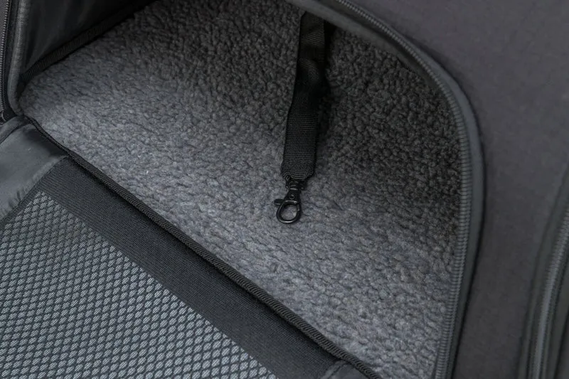 Schwarze Flugzeugtasche Gate für Hunde und Katzen, halbrund mit braunem Kunstleder und Trolley-Schlaufe